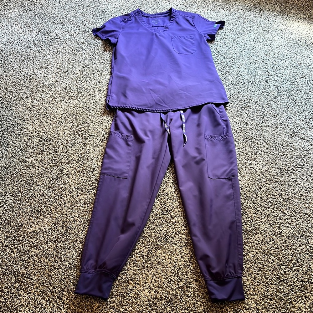 Scrub set